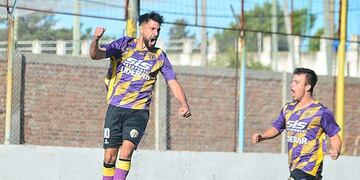 Tiro Federal ganó el clásico barrial y es uno de los punteros.