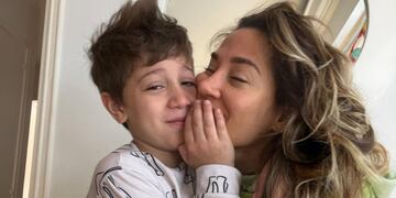 Jimena Barón junto a su hijo Morrison.