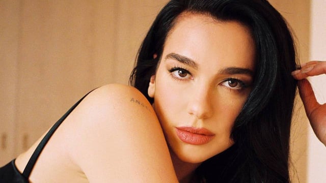 Pelo azul y cola de sirena: Dua Lipa sorprendió al mostrar su look para participar en la película ‘Barbie’