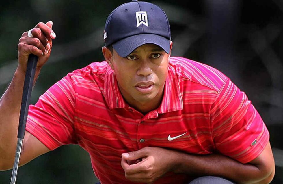 La primera imagen de Tiger Woods luego de su accidente automovilístico: sonriendo y con muletas