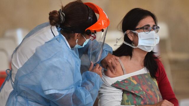Córdoba quiere acelerar el ritmo de vacunación en la provincia adquiriendo vacunas por su cuenta. (Pedro Castillo/ La Voz)