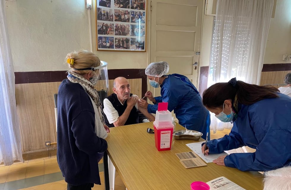 Llegan 2.000 vacunas para inocular en los geriátricos