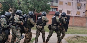 La investigación identificó a tres sospechosos, en operativos supervisados por el Comisario General Miguel Carabajal.