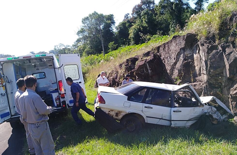 Caraguatay: automovilista se durmió y terminó chocando contra un paredón