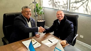 Chiqui Tapia anuncia alianza con Universo Jiménez. (Foto: X)