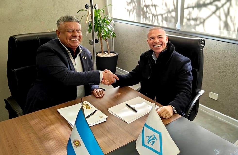 Carli Jiménez y Chiqui Tapia sorprendieron con la firma de un acuerdo: de qué se trata