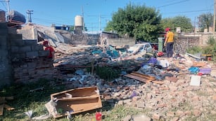 Córdoba: colapsó el techo de una vivienda en Villa El Libertador tras una presunta explosión. (Policía)