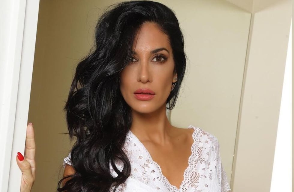 Silvina Escudero encendió las redes sociales al posar en microbikini desde el jardín: “Finde en casa”