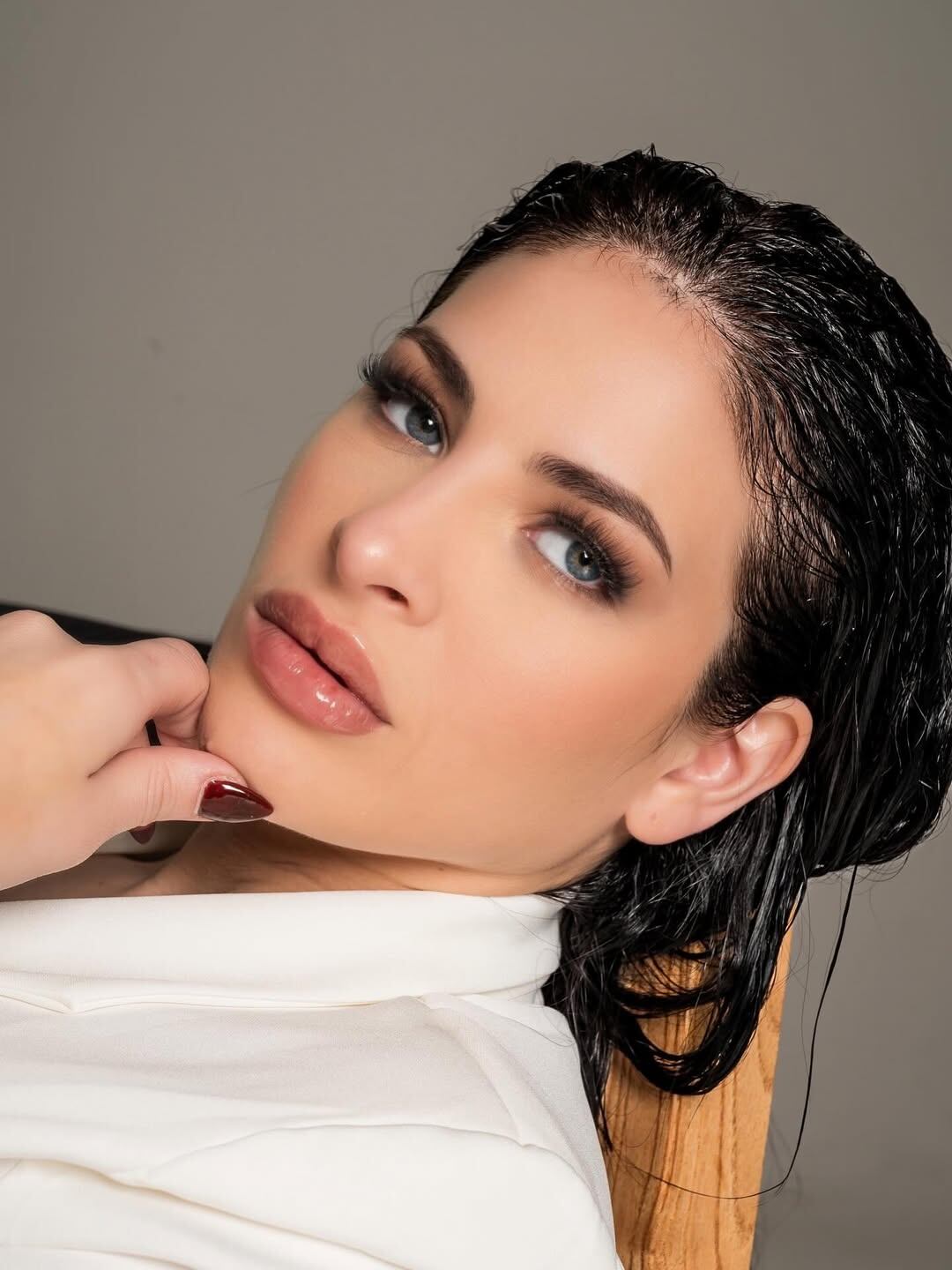 Chiara de Gran Hermano cautivó corazones con un saco sastrero y sin ropa interior