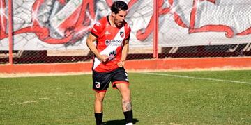 Facundo Castelli fue el autor del segundo gol de Deportivo Maipú, que derrotó a Agropecuario 2-0.