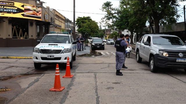 En todo el perímetro de la plaza a 100 metros el paso estaba bloqueado por un ejército de policías