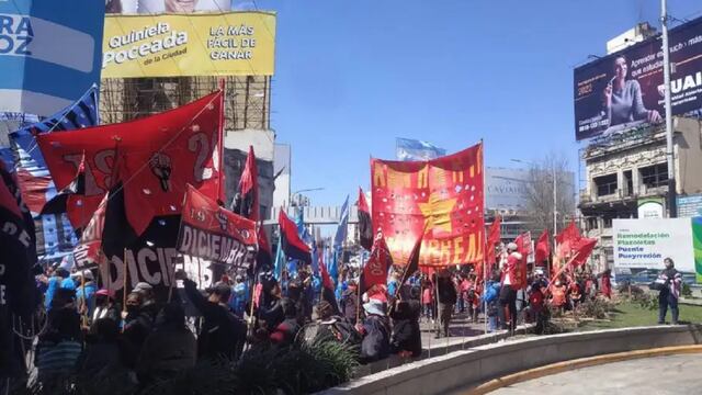 Organizaciones piqueteras de izquierda realizan protestas por viviendas y "generación de trabajo"