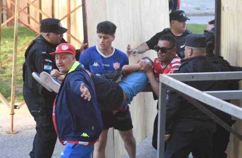 Incidentes en la cancha de Unión de Santa Fe: la Provincia evalúa cerrar las tribunas