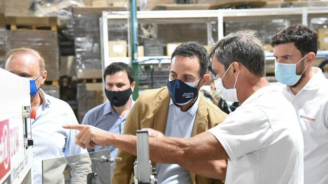 Roberto Sukerman recorrió la fábrica de bicicletas SLP en Susana