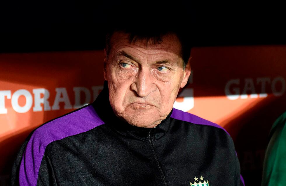 Colón busca técnico: avanzan las negociaciones con Julio Falcioni para reemplazar a Eduardo Domínguez