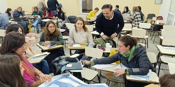 La Universidad Nacional de Tucumán y la Secretaría de Participación Ciudadana iniciaron el primer módulo presencial enfocado en derechos, prevención y cultura digital.
