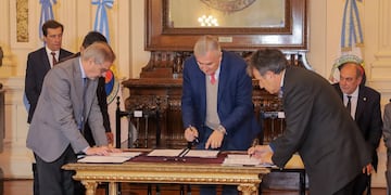 El gobernador Gerardo Morales y los rectores de las Universidades Nacionales de Jujuy y Tucumán acordaron iniciar un proceso conjunto para la creación de la carrera de Medicina en la provincia.