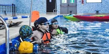 Instructores y alumnos durante las prácticas