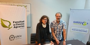 La decana de la Facultad de Ciencias Agrarias, Noemí Bejarano, y el presidente de la empresa estatal GIRSU Jujuy, Leandro Álvarez, acordaron poner en marcha nuevas líneas de acción conjunta para fortalecer la cooperación técnica y la formación ambiental en la provincia.