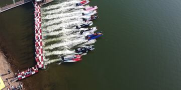 Carrera de lanchas en Potrero de los Funes, San Luis.