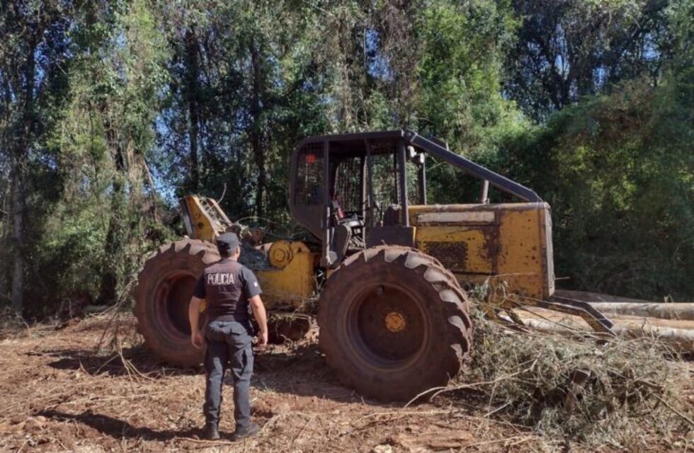Secuestran varias máquinas y rollos de maderas en un Apeo Ilegal en Puerto Mado