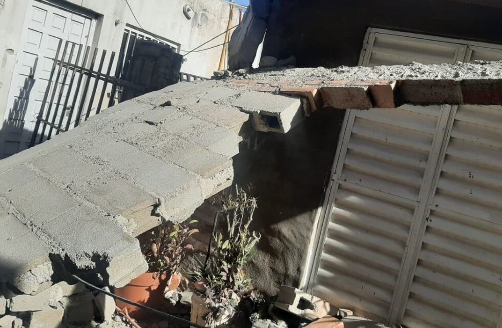 Córdoba: se derrumbó la pared de un galpón en construcción y golpeó a una jubilada