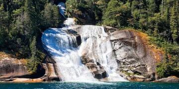 Así es la Cascada Blanca de Bariloche: un lugar soñado para los visitantes.