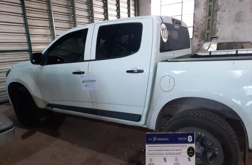 Policía de Tres Arroyos intercepta camioneta con pedido de secuestro activo