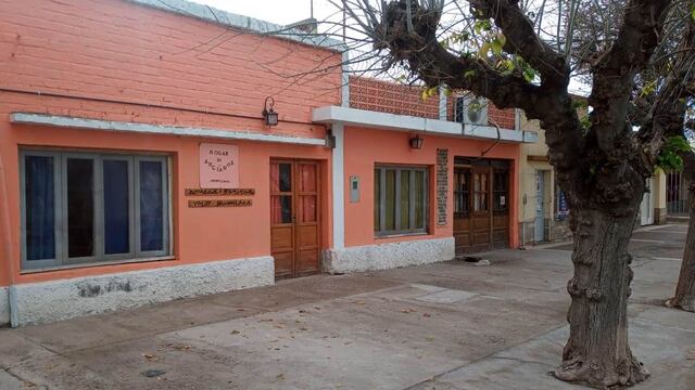 Hubo una ola de contagios de Covid en el hogar que dirige el ex sacerdote Fernando Yañez y murieron 14 ancianos en menos de 20 días.