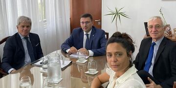 Jorge Barraguirre con las autoridades del Concejo Municipal de Rafaela