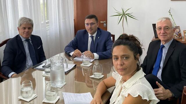 Jorge Barraguirre con las autoridades del Concejo Municipal de Rafaela