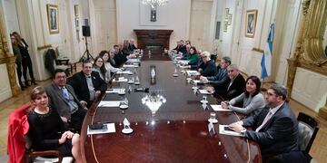 El gobierno confirma que prepara un dólar diferencial para turistas