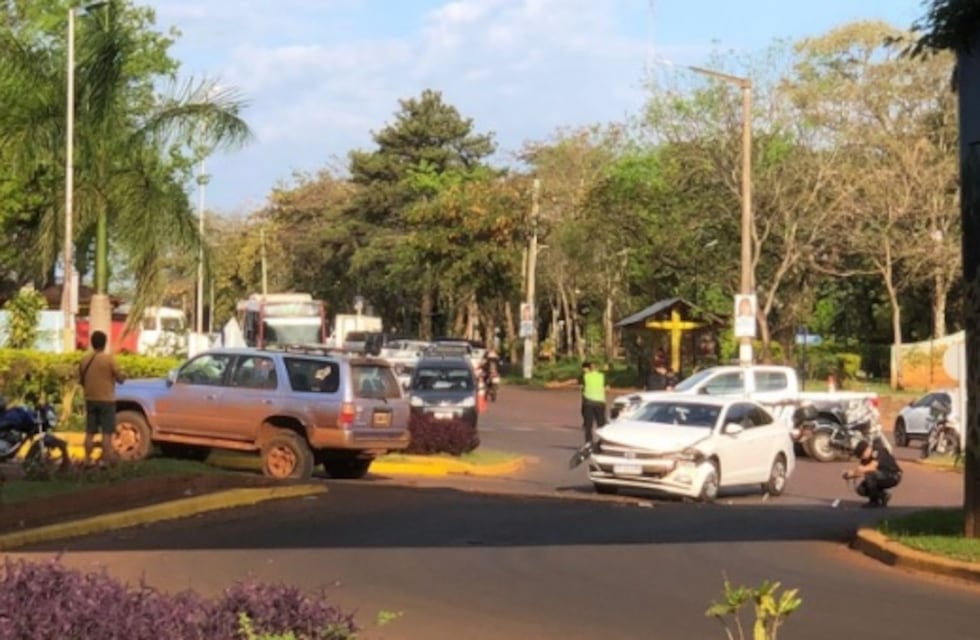 Accidente vial en Eldorado entre un automóvil y una camioneta