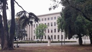 El palacio de Pellegrini y Balcarce afronta una jornada con menor actividad por la protesta.