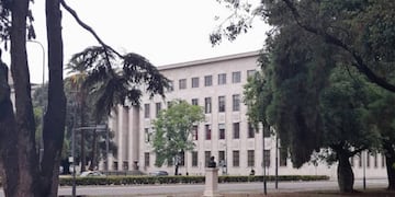 El palacio de Pellegrini y Balcarce afronta una jornada con menor actividad por la protesta.