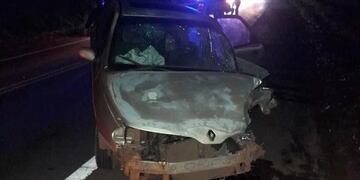 Aún se investigan las causas del choque frontal entre estos dos autos.