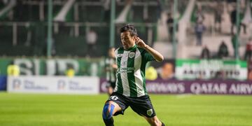 Darío Cvitanich se retira del fútbol en el partido entre Banfield y la Universidad Católica de Ecuador.