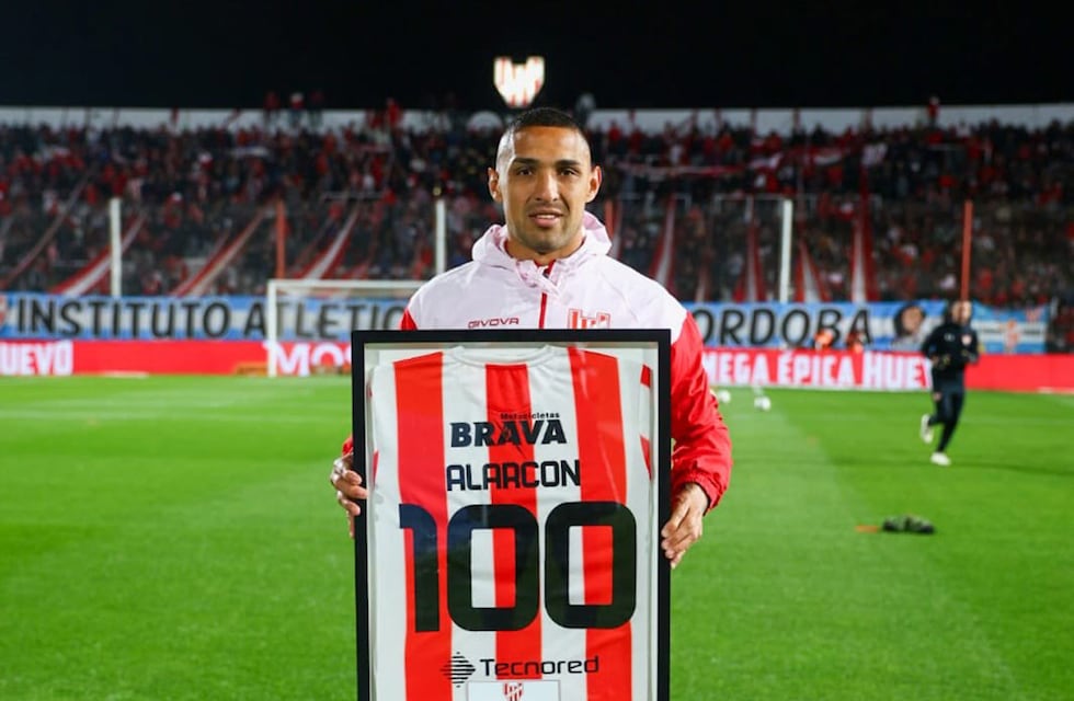 Homenaje a un guerrero de Instituto: ovacionaron a Fernando Alarcón por sus 100 partidos