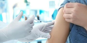 Podrán anotar a los adolescentes con enfermedades preexistentes para recibir la vacuna contra el coronavirus.