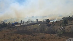 El incendio en Villa Yacanto afectó viviendas. (Gentileza)