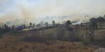 El incendio en Villa Yacanto afectó viviendas. (Gentileza)