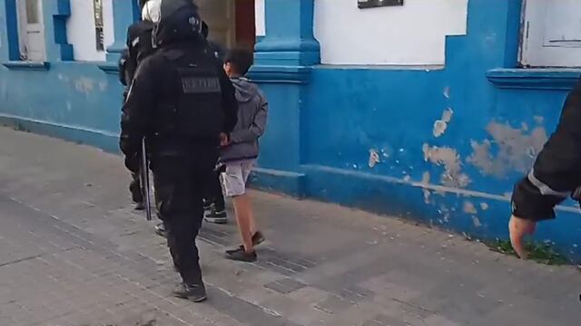 Un niño de 12 años entre los demorados por la Policía.