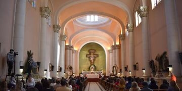 Moseñor Eduardo MAría Taussig presidio la celebración del Domingo de Ramos en la Catedral de San Rafael.