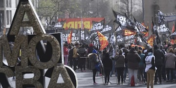 Organizaciones sociales copan el centro de la ciudad de Córdoba.