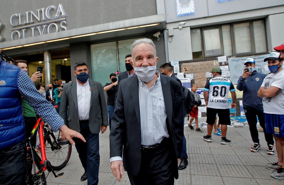 Citarán a declarar a Alfredo Cahe y otros exmédicos de Diego Maradona
