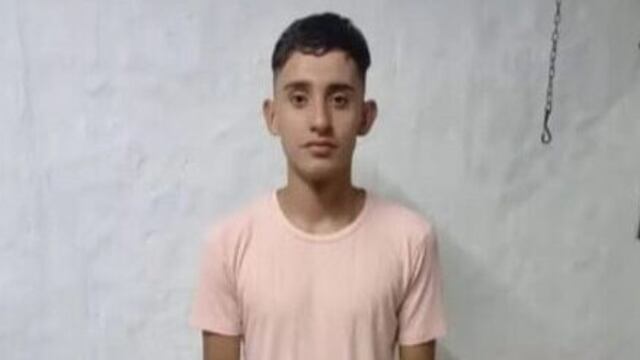 El joven circulaba en su moto cuando fue embestido por un taxista que dobló en U.