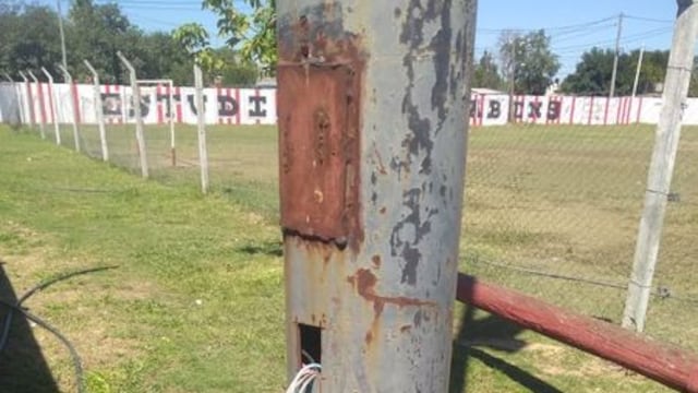 Destrozos en dos Clubes de Pérez