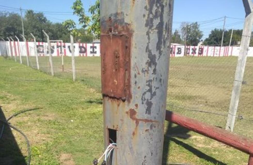 Destrozos en dos Clubes de Pérez