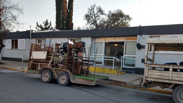 Se entregaron donaciones a la Escuela Nº  501, Nº 9 y al Club Quilmes.