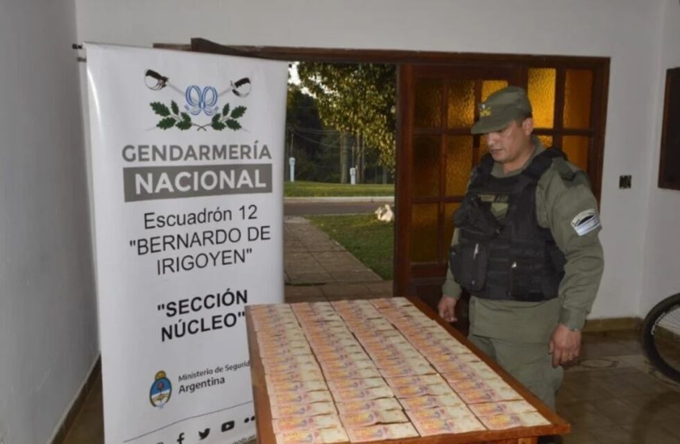 Secuestran contrabando de divisas en Bernardo de Irigoyen